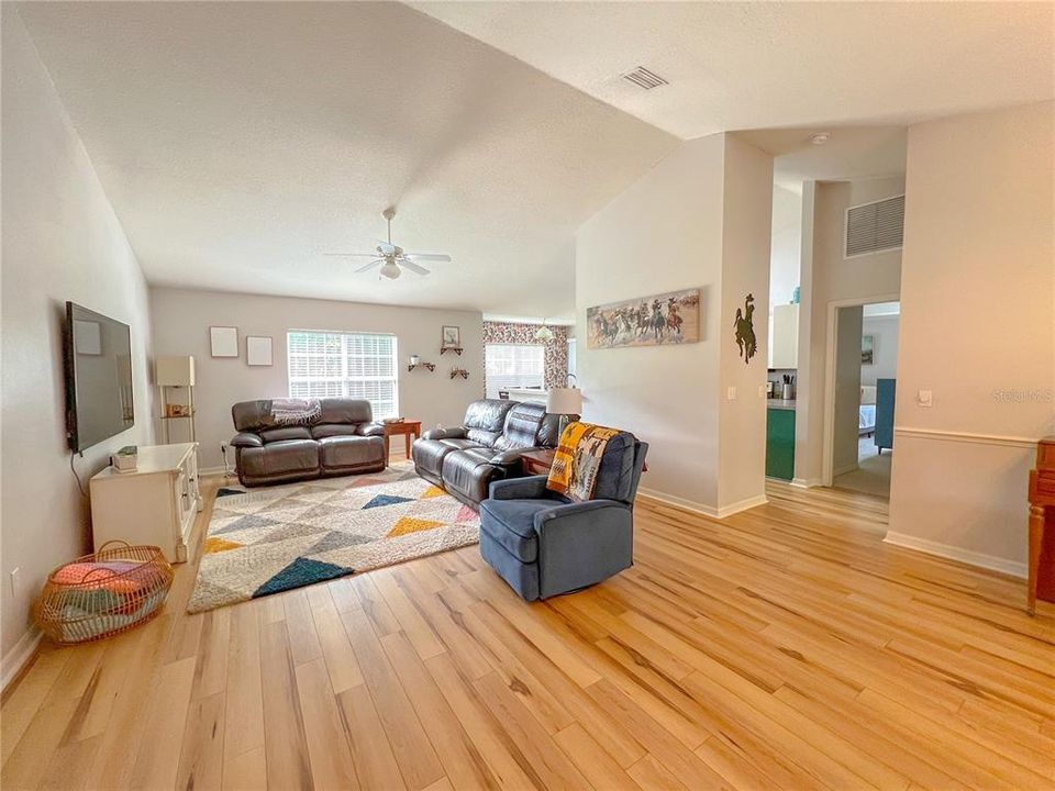 For Rent: $2,300 (3 beds, 2 baths, 1558 Square Feet)