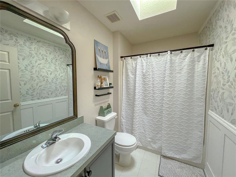 For Rent: $2,300 (3 beds, 2 baths, 1558 Square Feet)