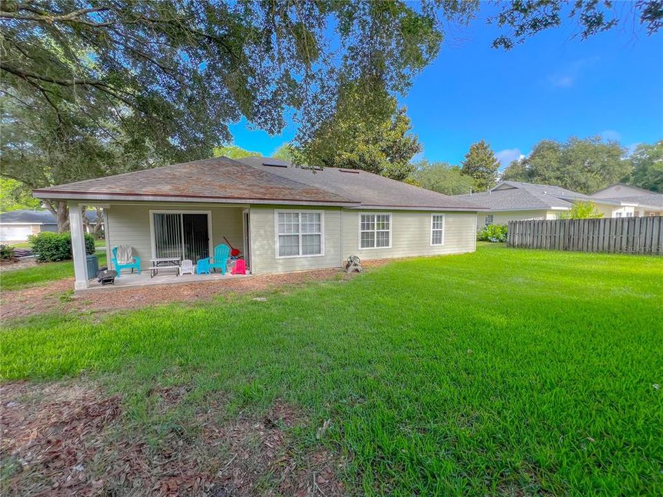 For Rent: $2,300 (3 beds, 2 baths, 1558 Square Feet)