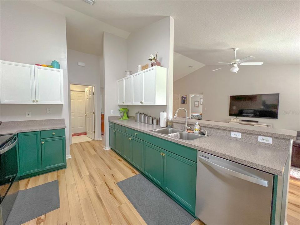 For Rent: $2,300 (3 beds, 2 baths, 1558 Square Feet)