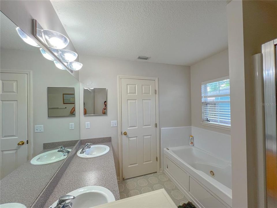 For Rent: $2,300 (3 beds, 2 baths, 1558 Square Feet)