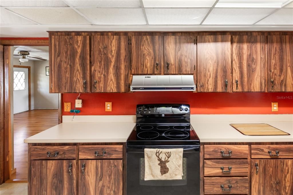 For Sale: $385,000 (3 beds, 2 baths, 1652 Square Feet)