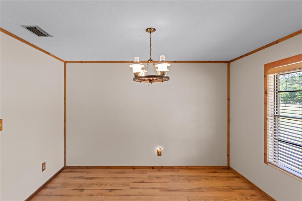 For Sale: $385,000 (3 beds, 2 baths, 1652 Square Feet)