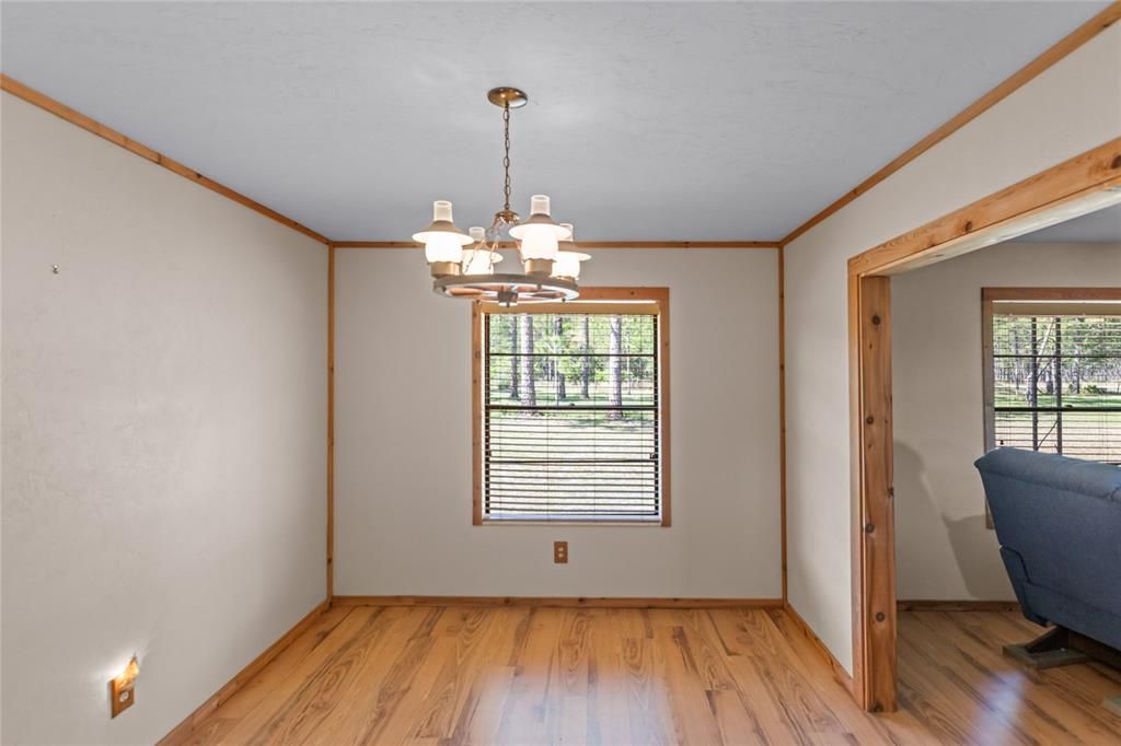 For Sale: $385,000 (3 beds, 2 baths, 1652 Square Feet)