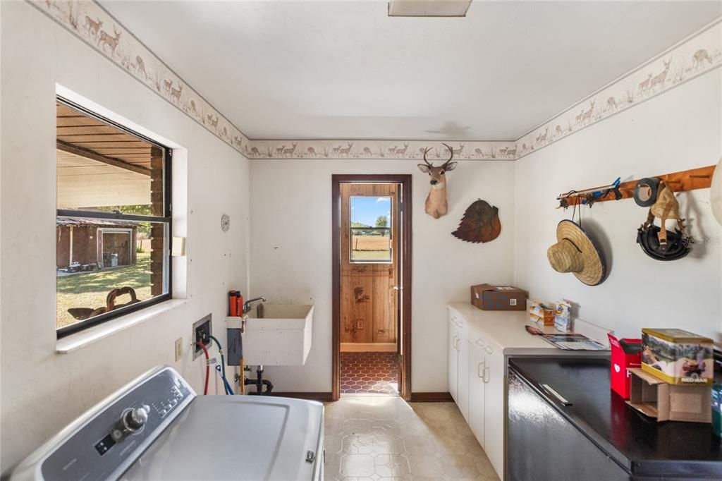 For Sale: $385,000 (3 beds, 2 baths, 1652 Square Feet)