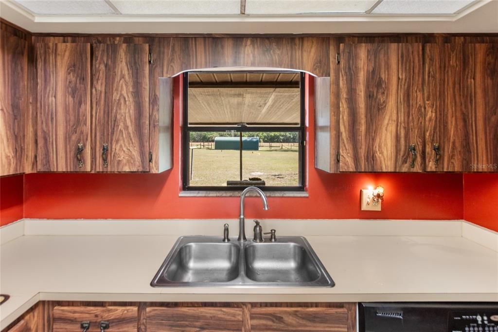 For Sale: $385,000 (3 beds, 2 baths, 1652 Square Feet)