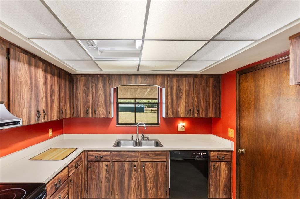 For Sale: $385,000 (3 beds, 2 baths, 1652 Square Feet)