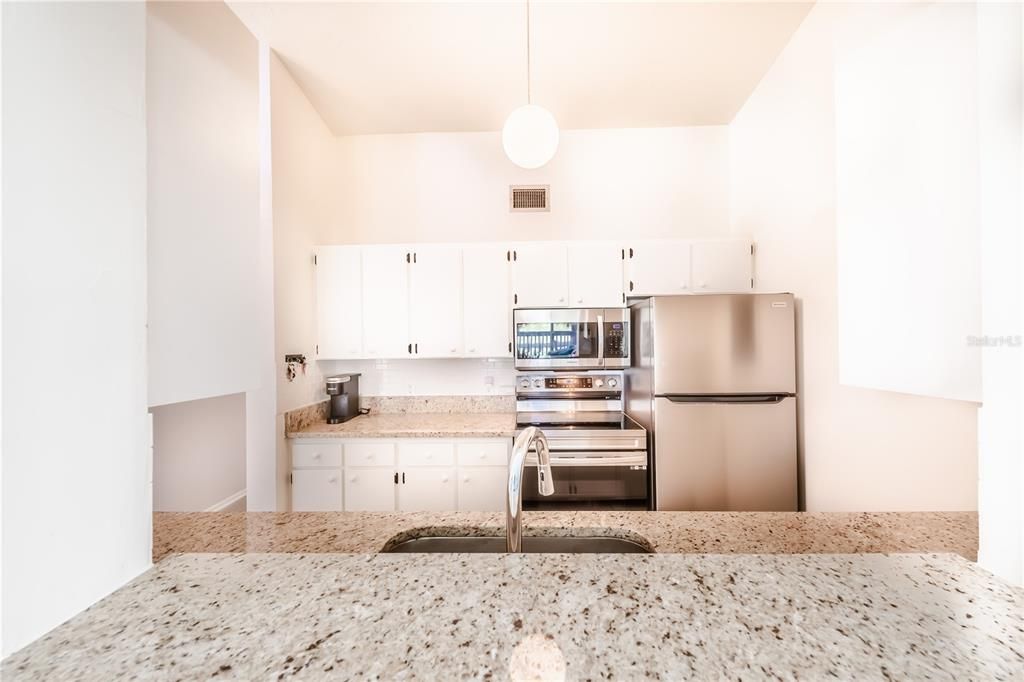 For Rent: $1,900 (2 beds, 2 baths, 1180 Square Feet)