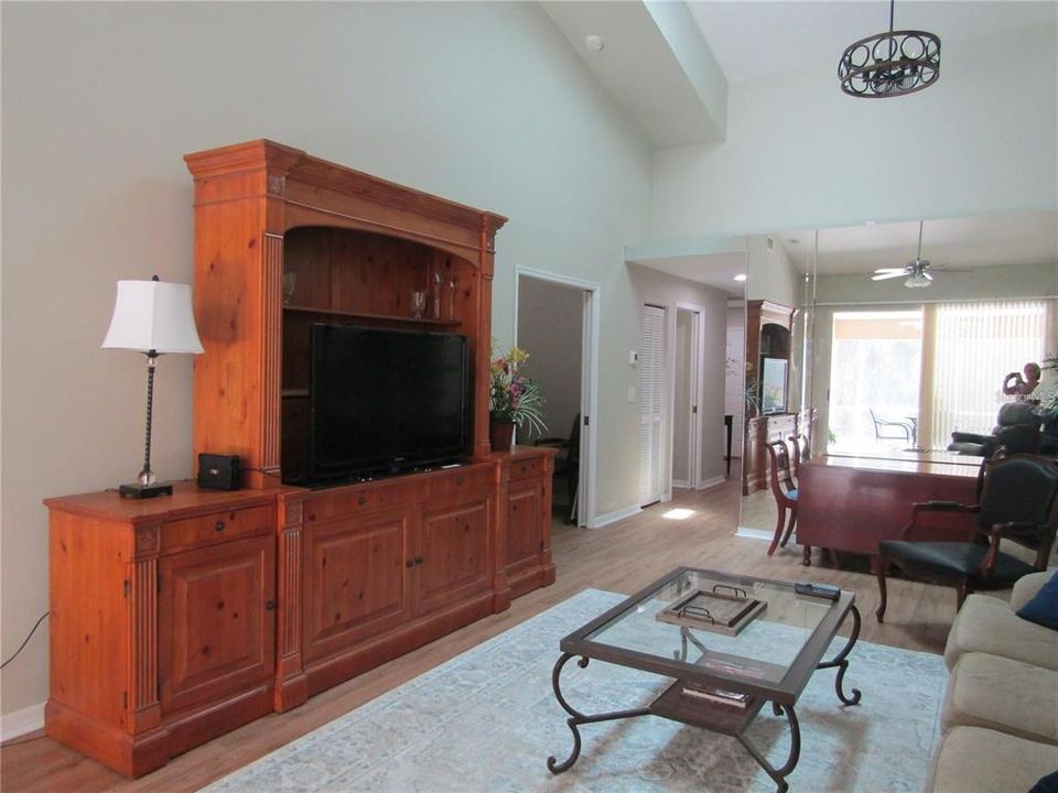 For Rent: $2,550 (3 beds, 2 baths, 1346 Square Feet)