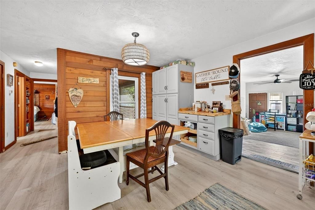 На продажу: $535,000 (4 спален, 2 ванн, 2196 Квадратных фут)
