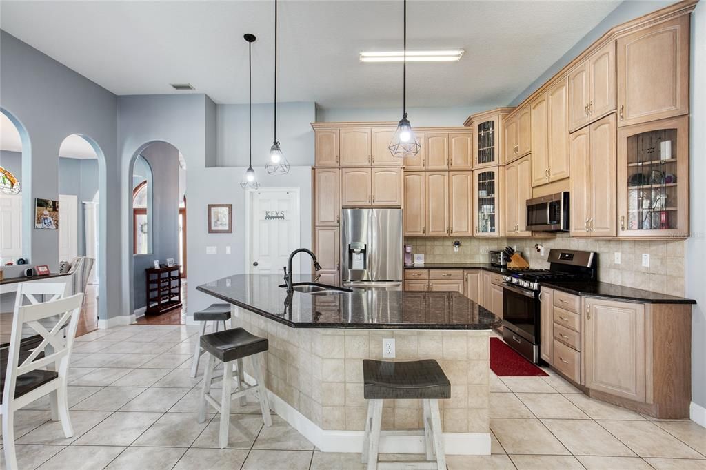 En Venta: $750,000 (4 camas, 2 baños, 2618 Pies cuadrados)