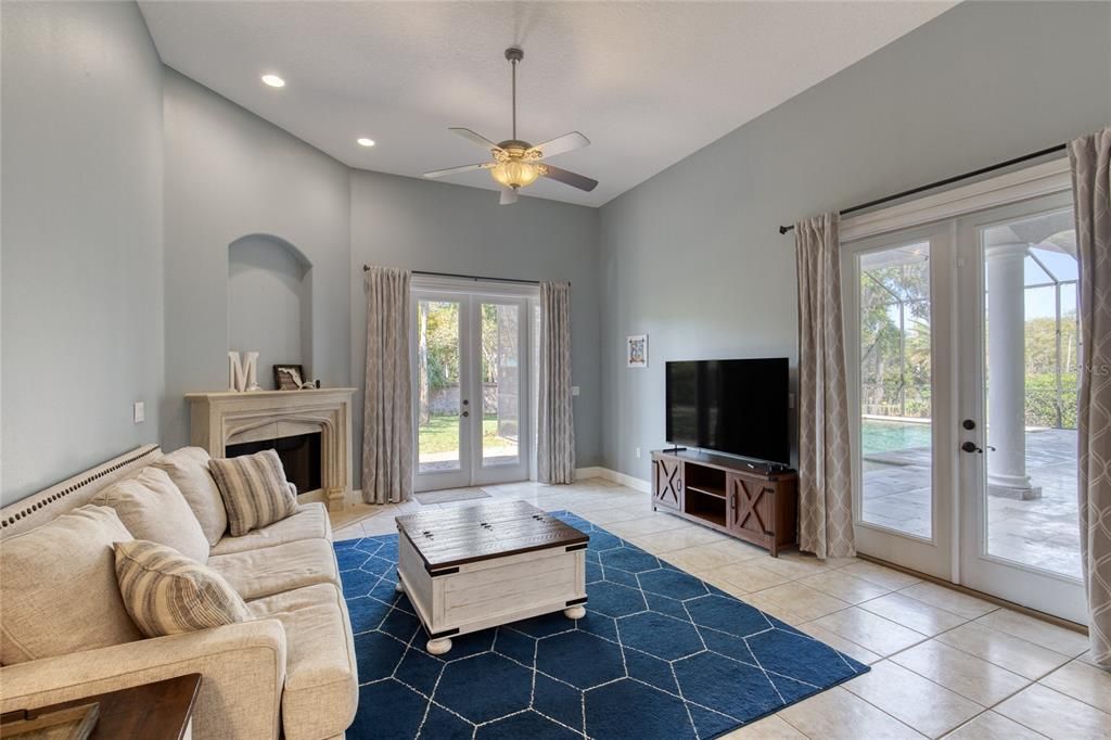 En Venta: $750,000 (4 camas, 2 baños, 2618 Pies cuadrados)