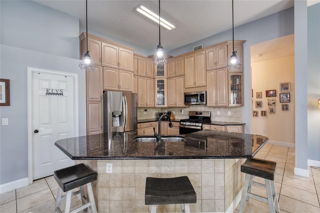 En Venta: $750,000 (4 camas, 2 baños, 2618 Pies cuadrados)