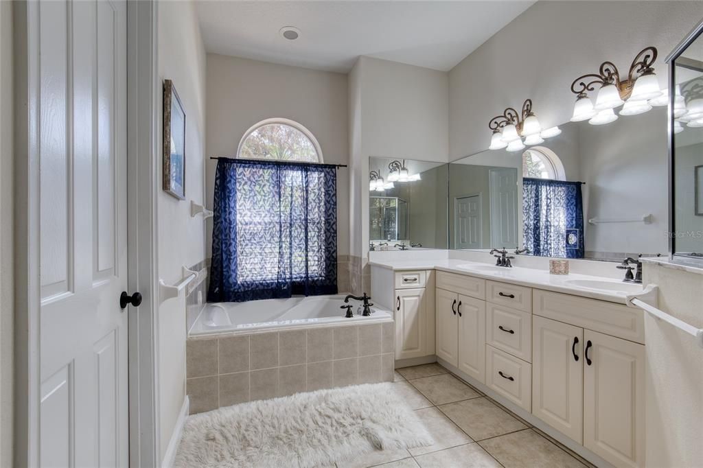 En Venta: $750,000 (4 camas, 2 baños, 2618 Pies cuadrados)