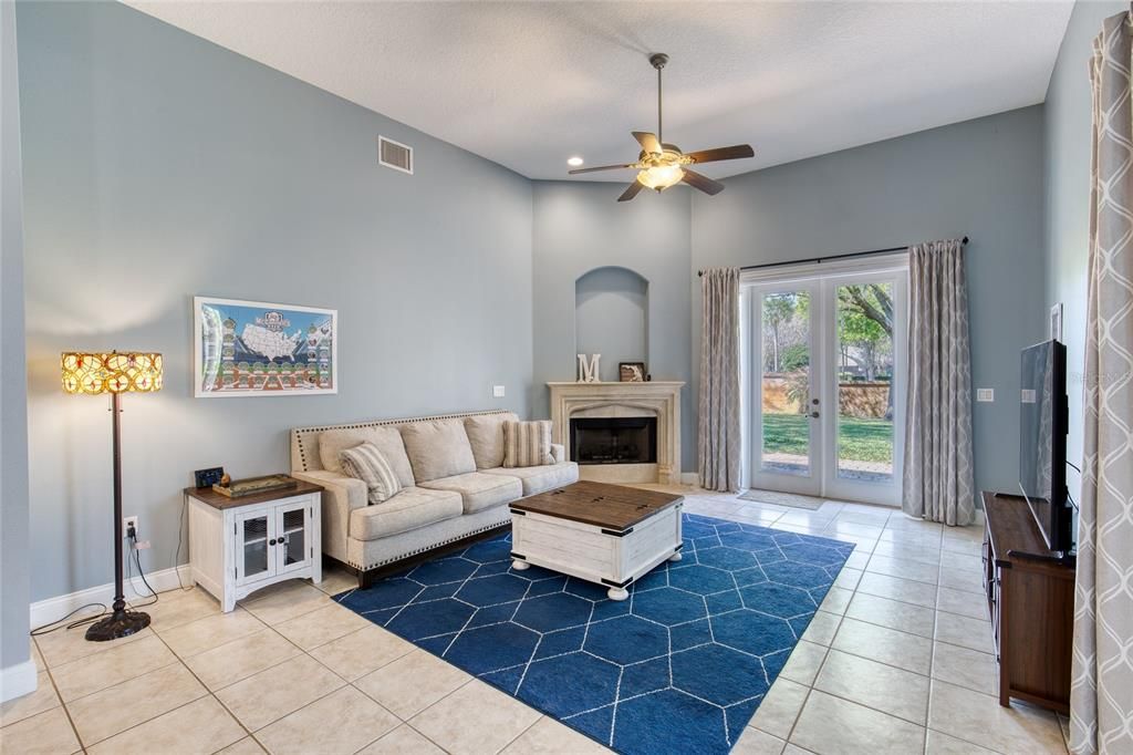 En Venta: $750,000 (4 camas, 2 baños, 2618 Pies cuadrados)