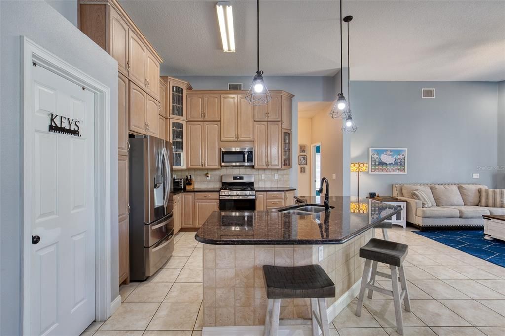 En Venta: $750,000 (4 camas, 2 baños, 2618 Pies cuadrados)