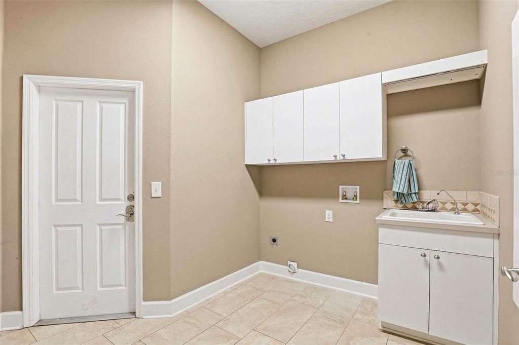 Active With Contract: $950,000 (4 beds, 4 baths, 3585 Square Feet)