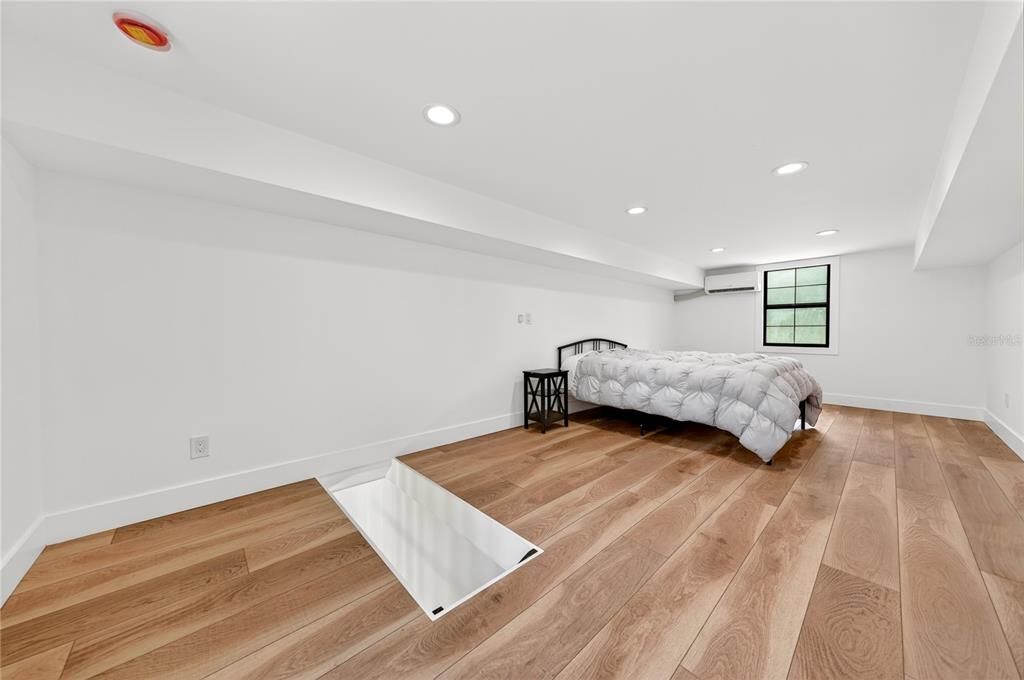 For Sale: $1,950,000 (4 beds, 3 baths, 2590 Square Feet)