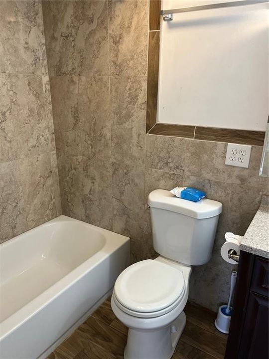 На продажу: $165,000 (2 спален, 2 ванн, 879 Квадратных фут)
