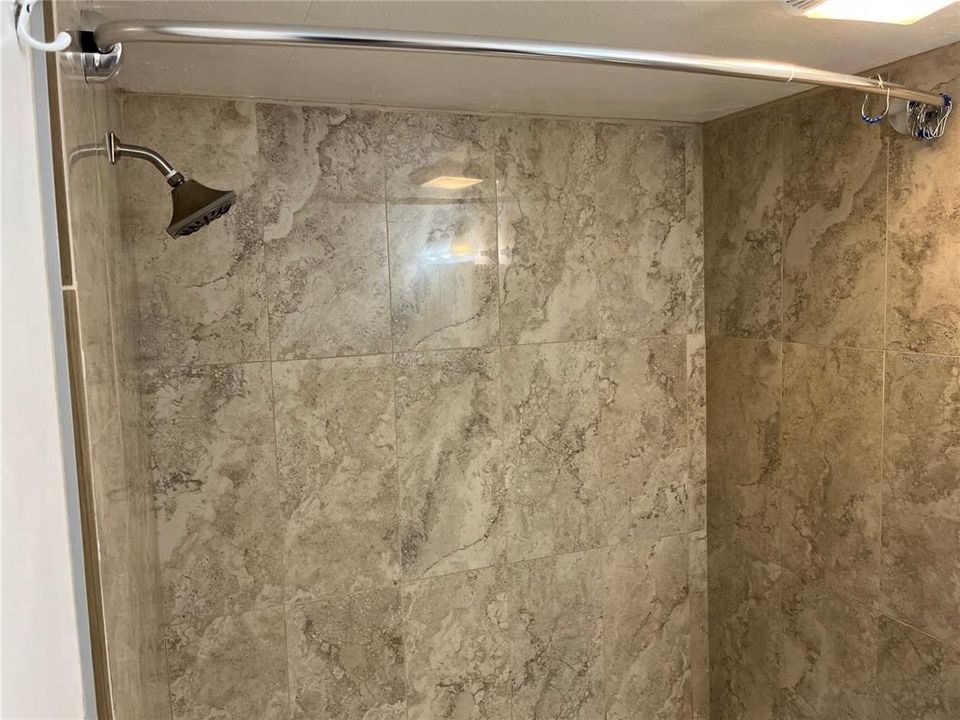 На продажу: $165,000 (2 спален, 2 ванн, 879 Квадратных фут)
