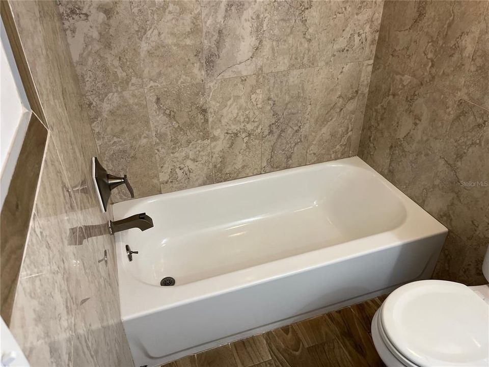 На продажу: $165,000 (2 спален, 2 ванн, 879 Квадратных фут)