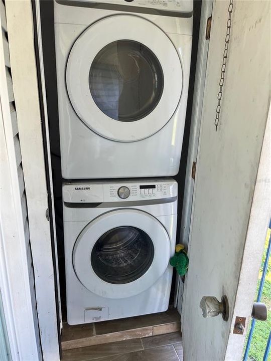 На продажу: $165,000 (2 спален, 2 ванн, 879 Квадратных фут)