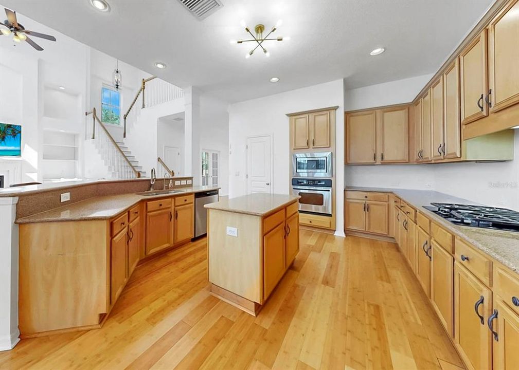 En Venta: $864,988 (4 camas, 3 baños, 3283 Pies cuadrados)