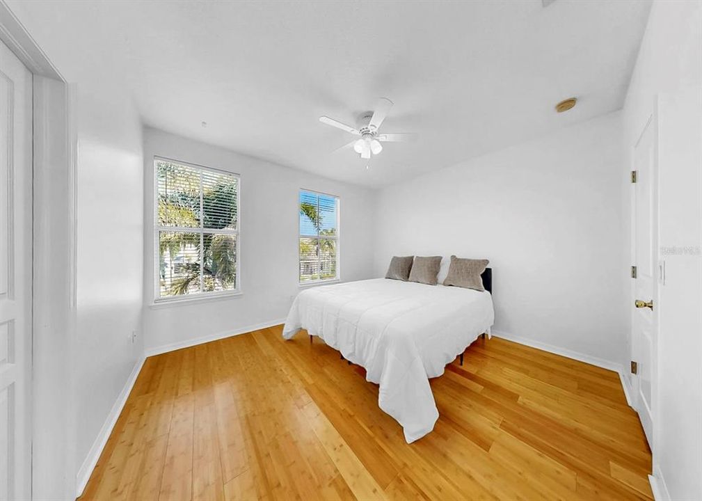 En Venta: $864,988 (4 camas, 3 baños, 3283 Pies cuadrados)