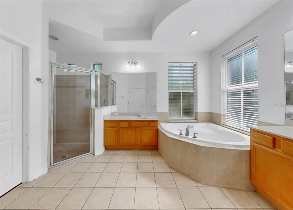 En Venta: $864,988 (4 camas, 3 baños, 3283 Pies cuadrados)