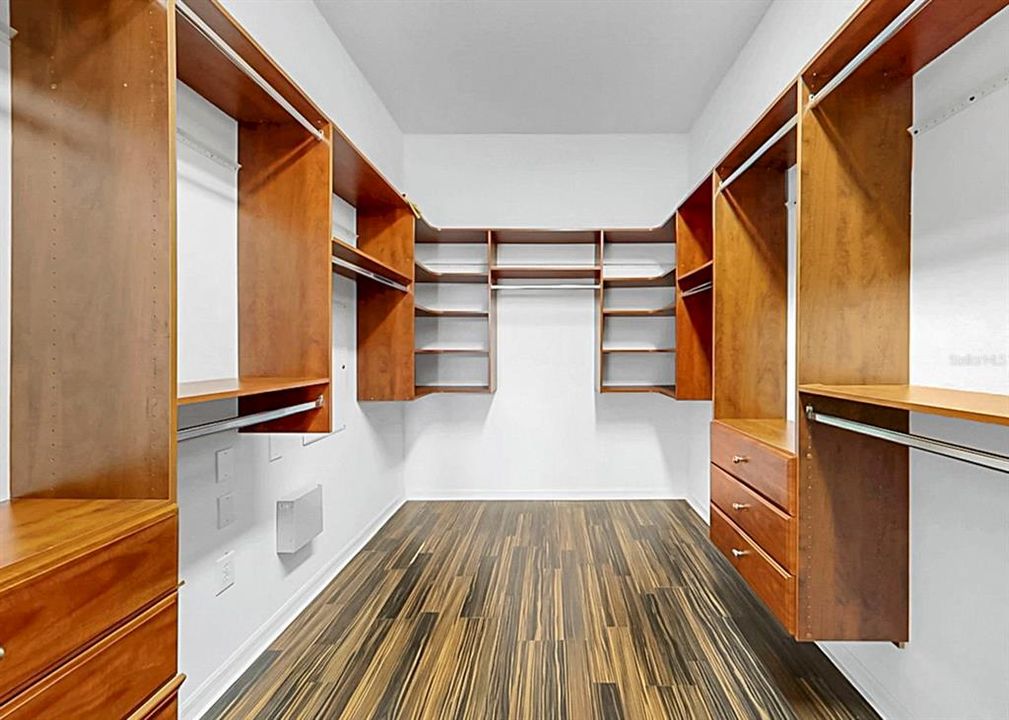 En Venta: $864,988 (4 camas, 3 baños, 3283 Pies cuadrados)