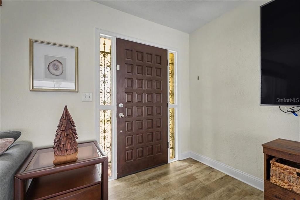 En Venta: $993,520 (3 camas, 2 baños, 1906 Pies cuadrados)