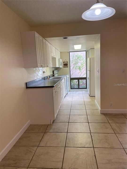 For Rent: $1,800 (3 beds, 2 baths, 1400 Square Feet)