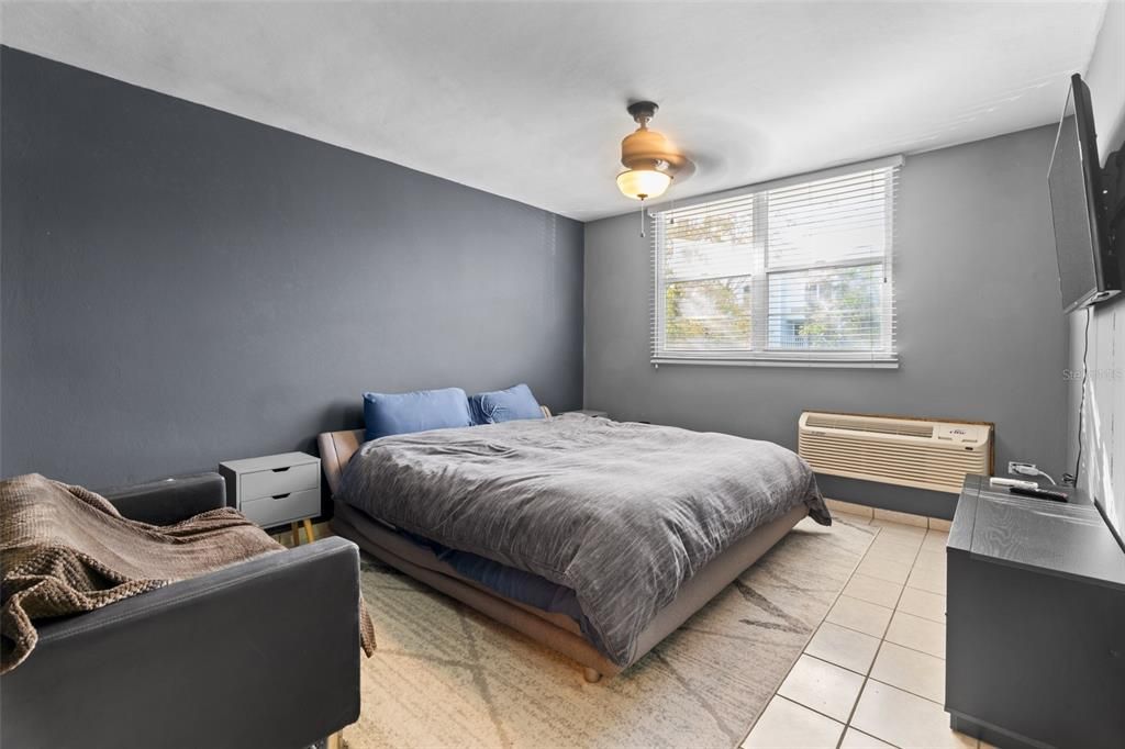 Activo con contrato: $295,000 (3 camas, 2 baños, 1865 Pies cuadrados)