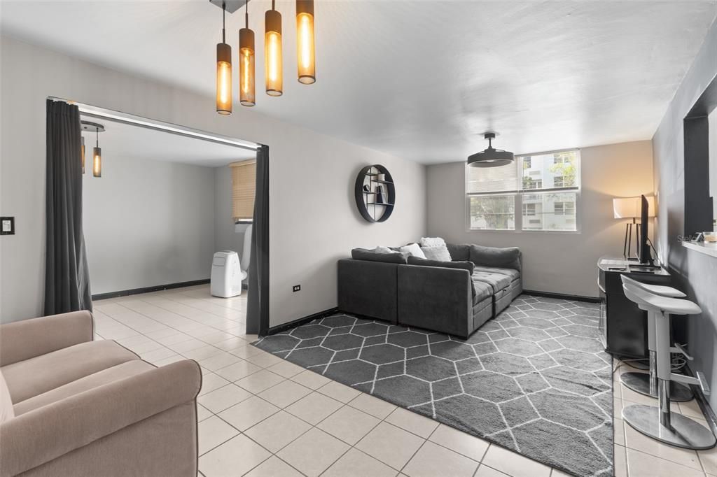 Activo con contrato: $295,000 (3 camas, 2 baños, 1865 Pies cuadrados)