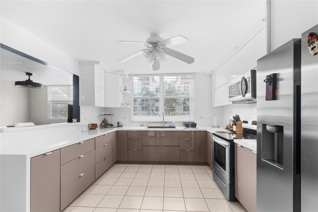 Activo con contrato: $295,000 (3 camas, 2 baños, 1865 Pies cuadrados)