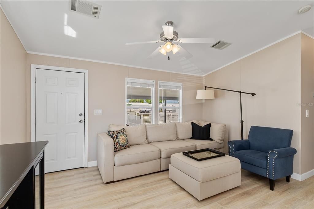 For Sale: $112,000 (2 beds, 2 baths, 805 Square Feet)