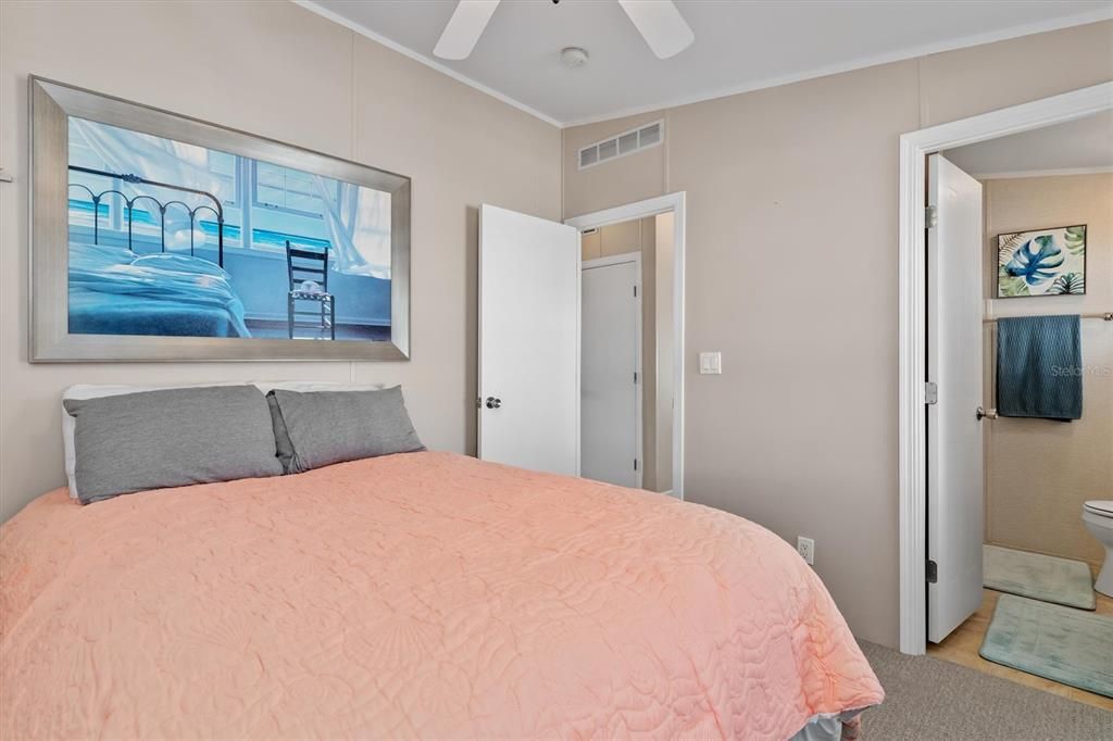 For Sale: $112,000 (2 beds, 2 baths, 805 Square Feet)