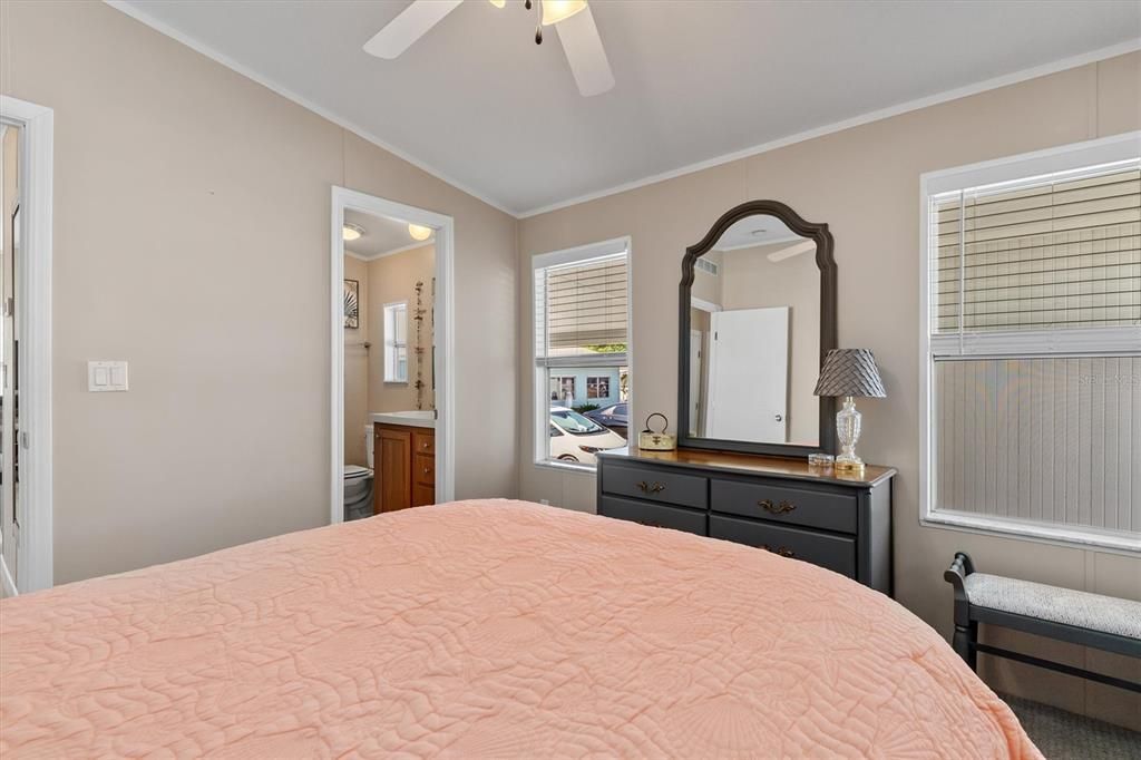For Sale: $112,000 (2 beds, 2 baths, 805 Square Feet)