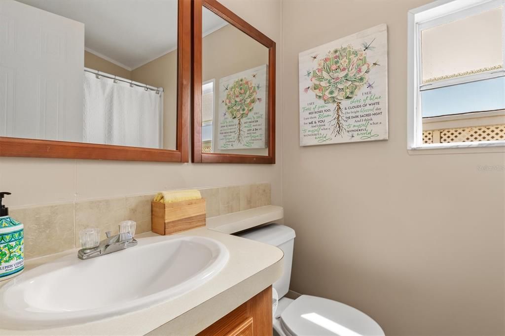For Sale: $112,000 (2 beds, 2 baths, 805 Square Feet)