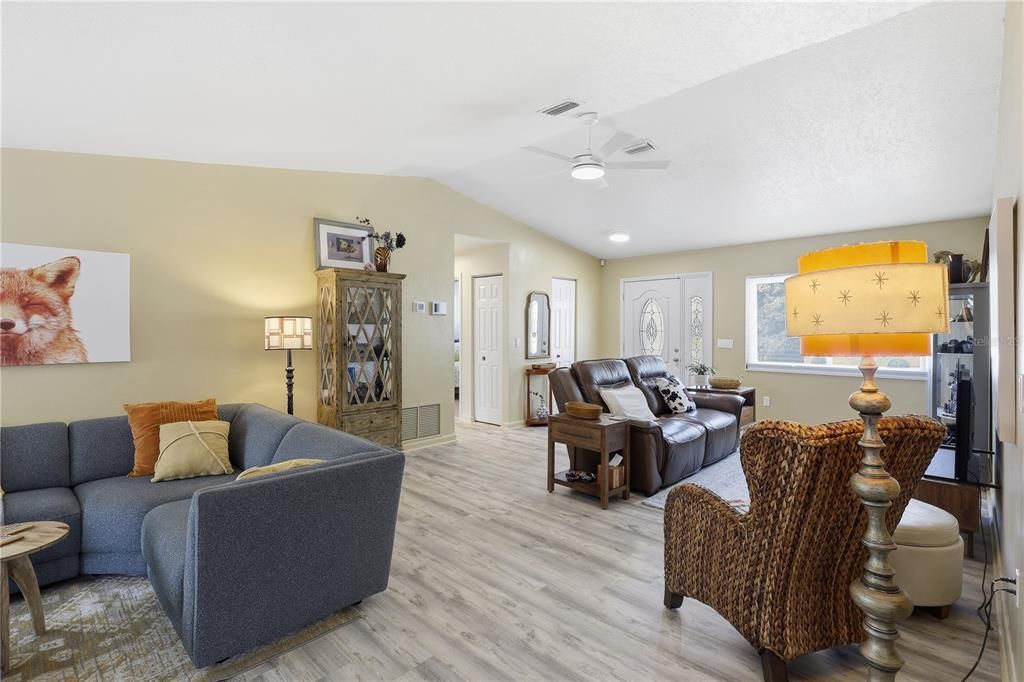 Active With Contract: $589,000 (3 beds, 2 baths, 1481 Square Feet)
