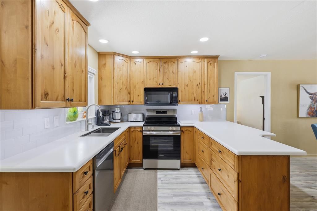 Active With Contract: $589,000 (3 beds, 2 baths, 1481 Square Feet)
