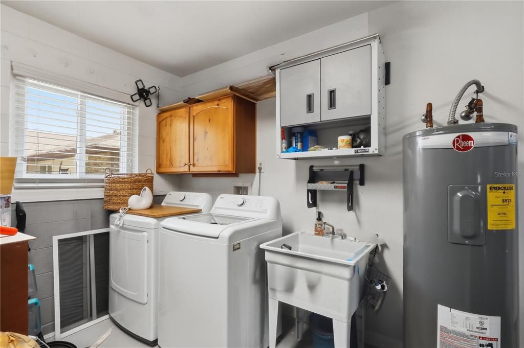 Active With Contract: $589,000 (3 beds, 2 baths, 1481 Square Feet)