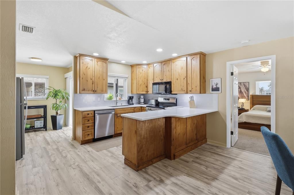 Active With Contract: $589,000 (3 beds, 2 baths, 1481 Square Feet)
