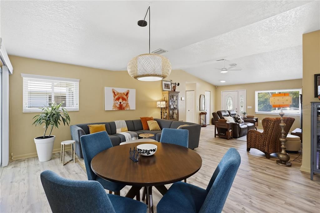 Active With Contract: $589,000 (3 beds, 2 baths, 1481 Square Feet)