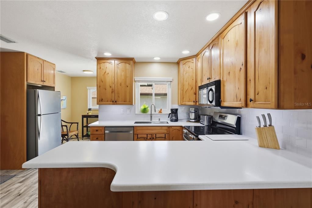 Active With Contract: $589,000 (3 beds, 2 baths, 1481 Square Feet)