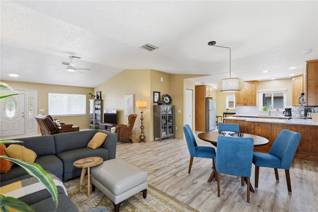 Active With Contract: $589,000 (3 beds, 2 baths, 1481 Square Feet)