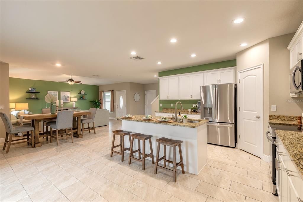 En Venta: $549,000 (3 camas, 2 baños, 2228 Pies cuadrados)