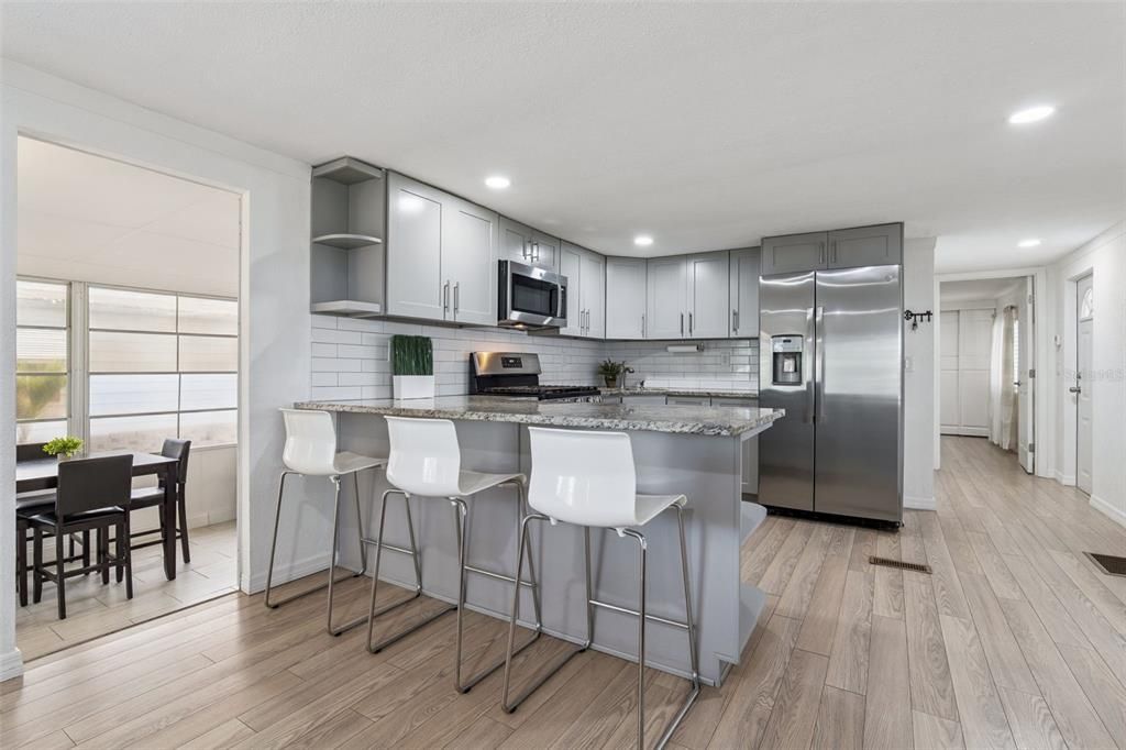 For Sale: $129,000 (2 beds, 2 baths, 1114 Square Feet)