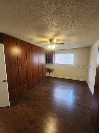 Activo con contrato: $1,700 (3 camas, 2 baños, 1375 Pies cuadrados)