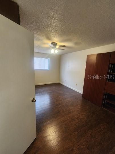 Activo con contrato: $1,700 (3 camas, 2 baños, 1375 Pies cuadrados)